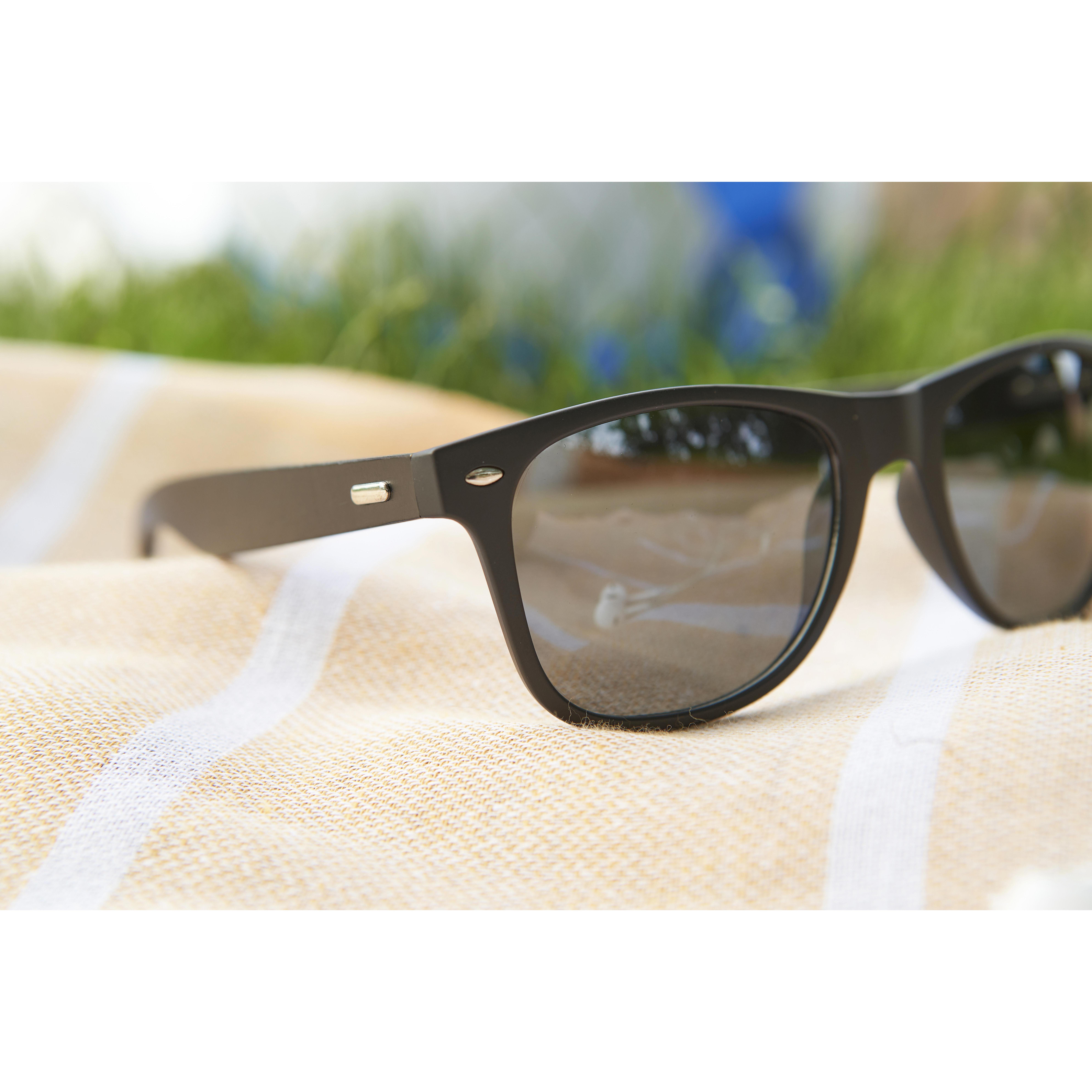 Sonnenbrille Jaxon | Kunststoffrahmen und Bambusbügel | UV400
