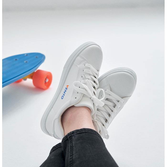 Sneakers aus PU 47