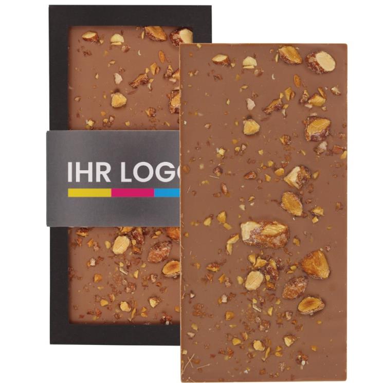 Schokoladentafel Vollmilch mit gehackten gebrannten Mandeln