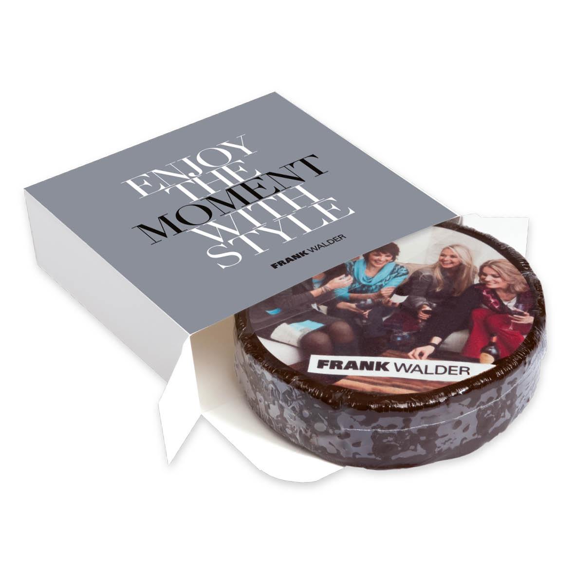 RUNDE DESIGN-TORTE IN BEDRUCKTER AKTIONSBOX